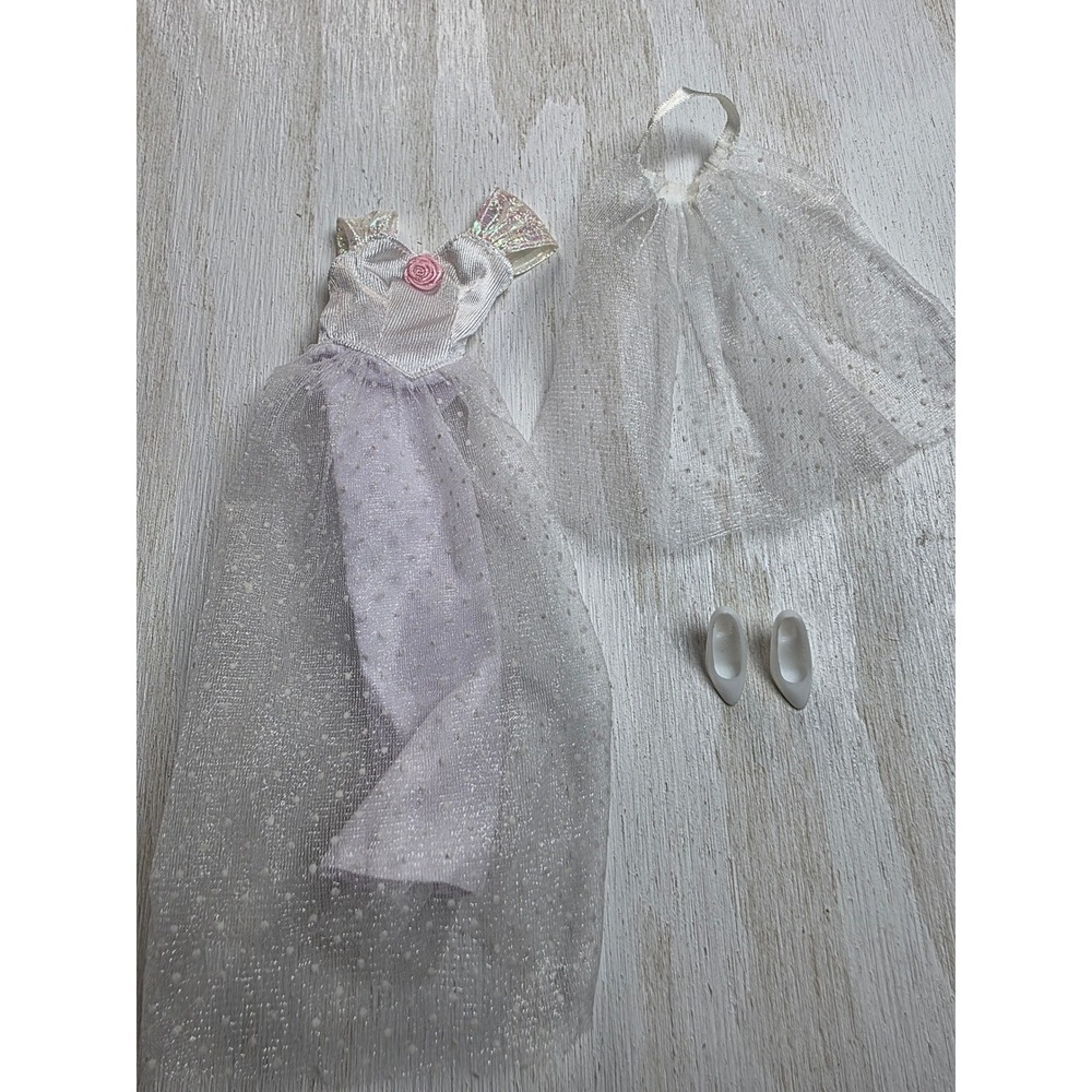 Vintage Barbie 1996 Bridal Fashion White Doll Dress Set with Veil and Shoes